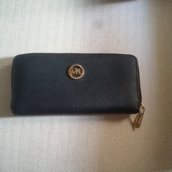 Michael Kors Black Wallet - Picture 1 of 5